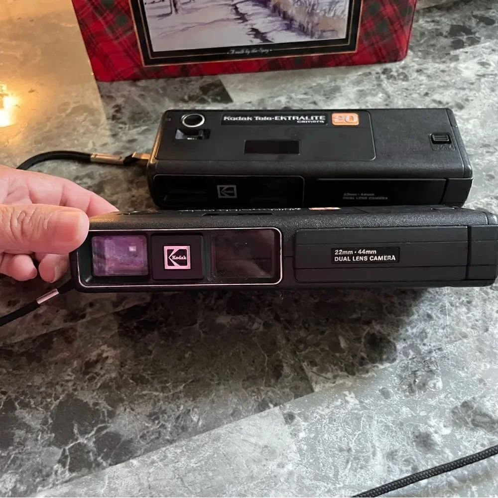 KODAK SET OF 2 CAMERAS